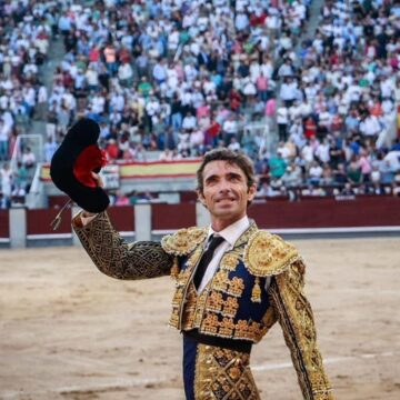 Fernando Robleño se rebela contra el muro gris de los adolfos
