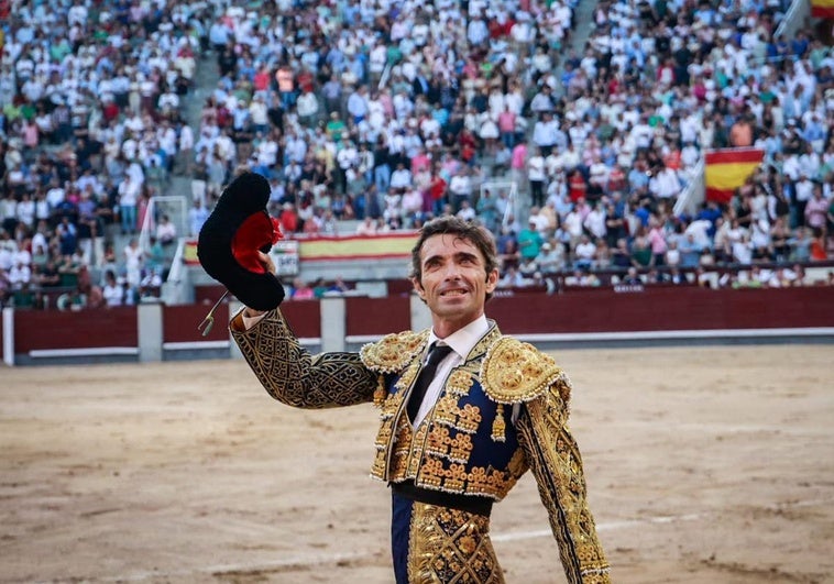 Fernando Robleño se rebela contra el muro gris de los adolfos Fernando Robleño se rebela contra el muro gris de los adolfos