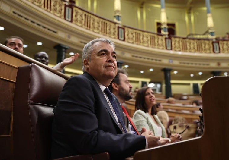 Tensión en el Congreso en la llegada de Cerdán: alegato de inocencia, gritos de dimisión y nervios en el hemiciclo Tensión en el Congreso en la llegada de Cerdán: alegato de inocencia, gritos de dimisión y nervios en el hemiciclo