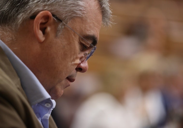 El PSOE se apresura a defender a Cerdán tras publicarse una grabación con Ábalos y Koldo hablando de comisiones El PSOE se apresura a defender a Cerdán tras publicarse una grabación con Ábalos y Koldo hablando de comisiones