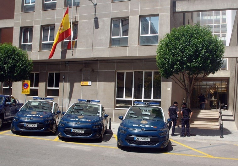 Dos jóvenes detenidos por agredir con violencia a mujeres para robarles el bolso en Gandía Dos jóvenes detenidos por agredir con violencia a mujeres para robarles el bolso en Gandía
