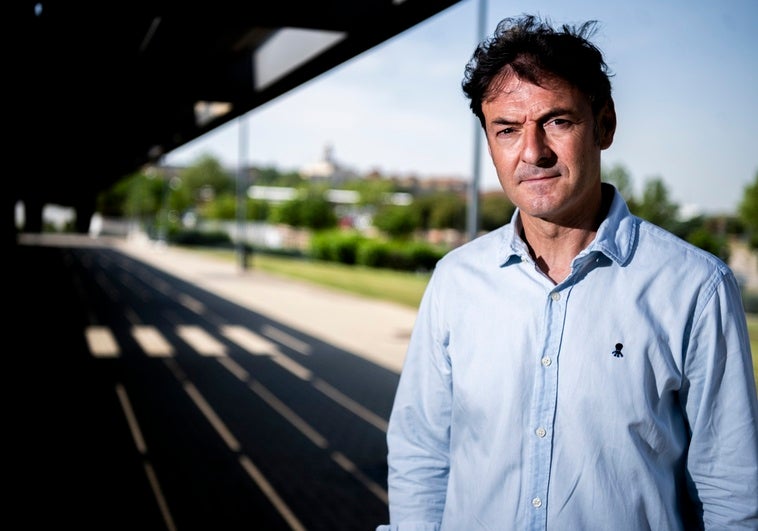 Santi Denia: «Me hubiera gustado en los momentos malos y buenos tener un psicólogo al lado» Santi Denia: «Me hubiera gustado en los momentos malos y buenos tener un psicólogo al lado»