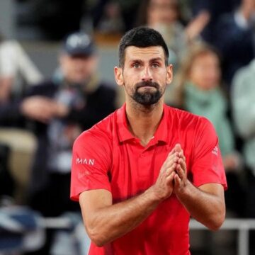 Emotiva despedida de Roland Garros a Djokovic, por si acaso: «Quiero seguir, pero no sé qué pasará»