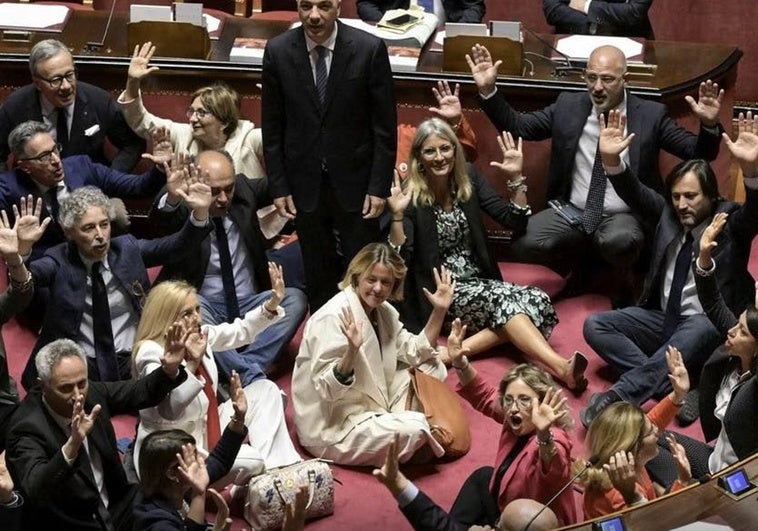 Bronca en el Senado por una ley que pena la 'okupación' con hasta 7 años de cárcel Bronca en el Senado por una ley que pena la ‘okupación’ con hasta 7 años de cárcel