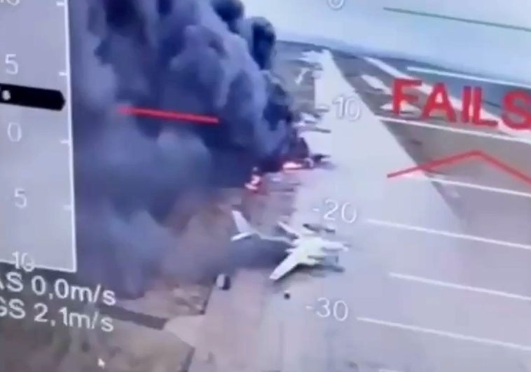 Ucrania ataca los bombarderos nucleares en Siberia con drones escondidos en camiones de mercancías Ucrania ataca los bombarderos nucleares en Siberia con drones escondidos en camiones de mercancías