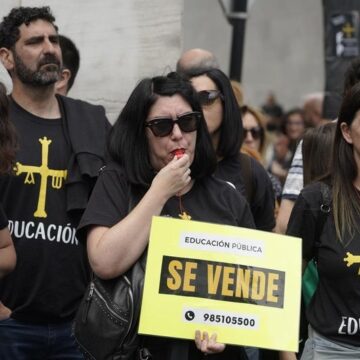 Miles de personas se manifiestan contra Barbón por la crisis de la Educación en Asturias: «Ni un paso atrás»
