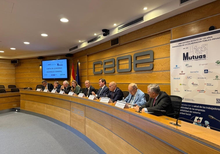 Los empresarios alertan de que el coste del absentismo escalará hasta 32.000 millones este año Los empresarios alertan de que el coste del absentismo escalará hasta 32.000 millones este año