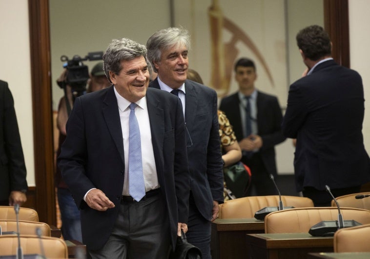 Escrivá desliga la dimisión de su analista jefe del informe anual y dice que no quería que se fuera Escrivá desliga la dimisión de su analista jefe del informe anual y dice que no quería que se fuera