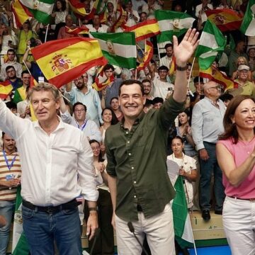 Clamor en Málaga contra el Gobierno por la corrupción: «¡Pedro Sánchez, dimisión!»