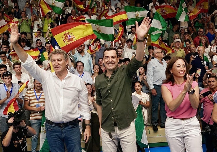 Clamor en Málaga contra el Gobierno por la corrupción: «¡Pedro Sánchez, dimisión!» Clamor en Málaga contra el Gobierno por la corrupción: «¡Pedro Sánchez, dimisión!»
