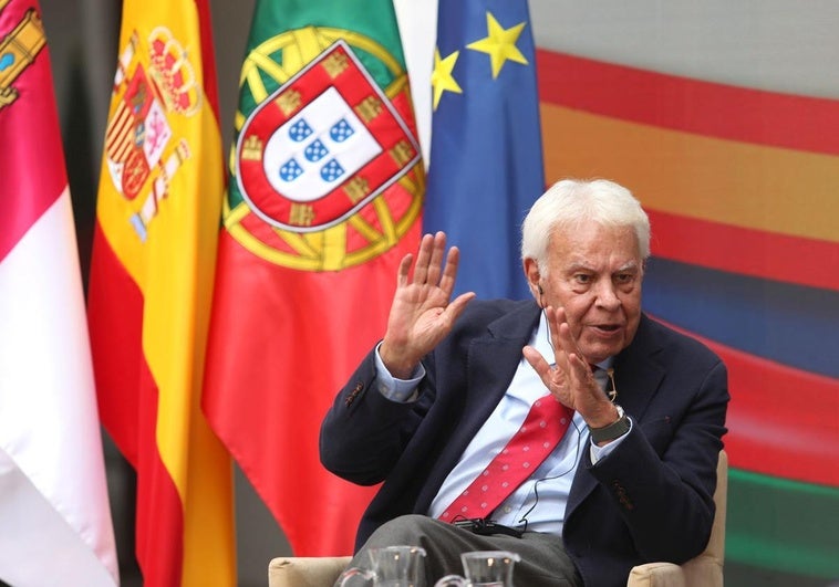Felipe González amenaza con no votar al PSOE de Sánchez como responsable de la ley de amnistía que tilda de «vergüenza» Felipe González amenaza con no votar al PSOE de Sánchez como responsable de la ley de amnistía que tilda de «vergüenza»