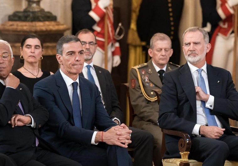 La crisis política lleva a un plante histórico con el Rey de testigo La crisis política lleva a un plante histórico con el Rey de testigo