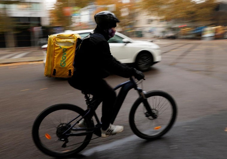 Multa de 329 millones a Delivery Hero y Glovo por participar en un cártel de reparto de comida online Multa de 329 millones a Delivery Hero y Glovo por participar en un cártel de reparto de comida online
