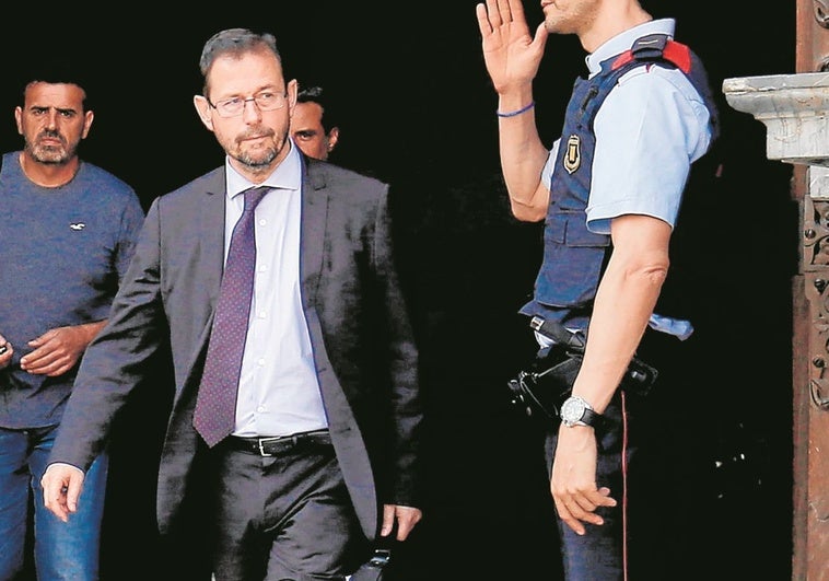 Un intermediario trasladó un soborno al fiscal Grinda con Leire de «garante» y «aval» del Estado Un intermediario trasladó un soborno al fiscal Grinda con Leire de «garante» y «aval» del Estado