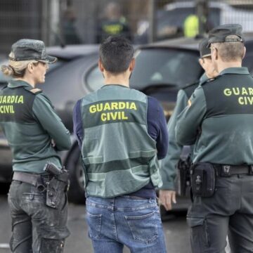 Encuentran el cadáver de un hombre junto a la V-30 en Valencia