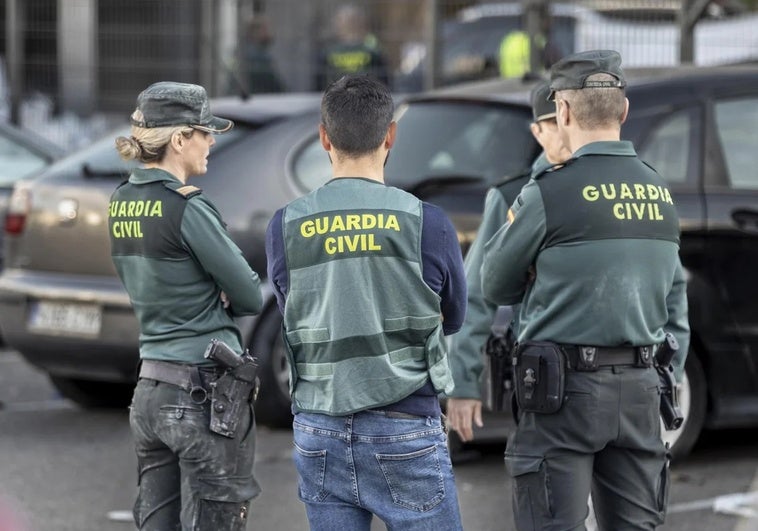 Encuentran el cadáver de un hombre junto a la V-30 en Valencia Encuentran el cadáver de un hombre junto a la V-30 en Valencia