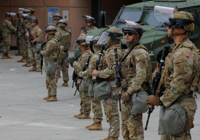 La Guardia Nacional comienza su despliegue en Los Ángeles y el Pentágono amenaza con enviar a los Marines La Guardia Nacional comienza su despliegue en Los Ángeles y el Pentágono amenaza con enviar a los Marines