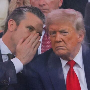 Trump amenaza con matar al ayatolá Jamenei y exige una «rendición incondicional»