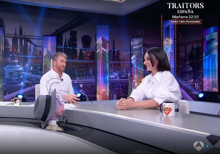 Pablo Motos les para los pies a las hormigas en plena entrevista con Miren Ibarguren : «Me vais a meter en un lío» Pablo Motos les para los pies a las hormigas en plena entrevista con Miren Ibarguren : «Me vais a meter en un lío»