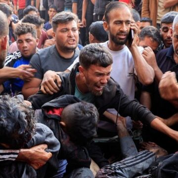 Al menos 47 palestinos mueren por un ataque israelí mientras esperaban la entrada de ayuda