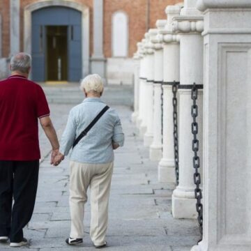 El frenazo de los sueldos en 1.500 euros complica el pago de unas pensiones al alza