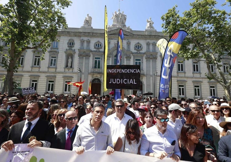 Una multitud de jueces y fiscales, contra la amenaza de su independencia: «Saquen sus manos del Poder Judicial» Una multitud de jueces y fiscales, contra la amenaza de su independencia: «Saquen sus manos del Poder Judicial»