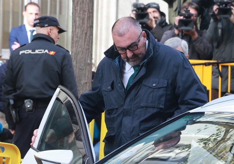 Koldo tiene grabaciones ocultas «para tumbar al Gobierno y mucho más» Koldo tiene grabaciones ocultas «para tumbar al Gobierno y mucho más»