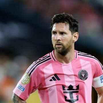 Messi no es suficiente en un entretenido partido inaugural sin goles