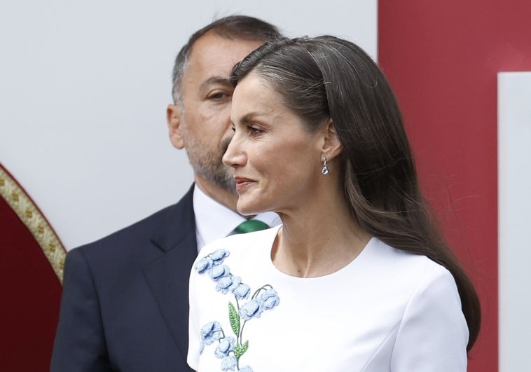 El elegante vestido de la Reina Letizia para el acto de las Fuerzas Armadas 2025 El elegante vestido de la Reina Letizia para el acto de las Fuerzas Armadas 2025