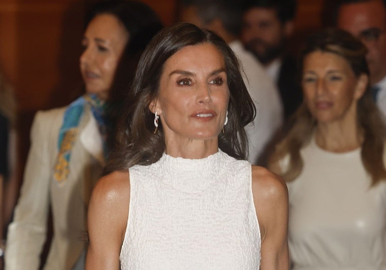 El nuevo vestido de la Reina Letizia en un acto con Richard Gere El nuevo vestido de la Reina Letizia en un acto con Richard Gere