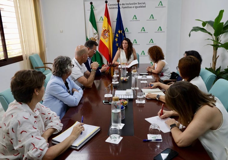 Andalucía pagará un 4,5% más por las plazas en residencias y centros de día y sube un 3% la ayuda a domicilio Andalucía pagará un 4,5% más por las plazas en residencias y centros de día y sube un 3% la ayuda a domicilio