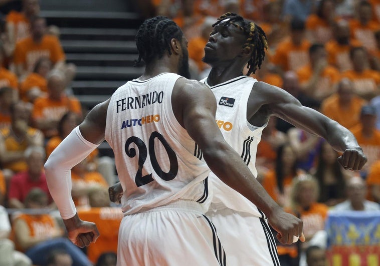 El Real Madrid, contundente campeón de liga al imponer su criterio en La Fonteta El Real Madrid, contundente campeón de liga al imponer su criterio en La Fonteta