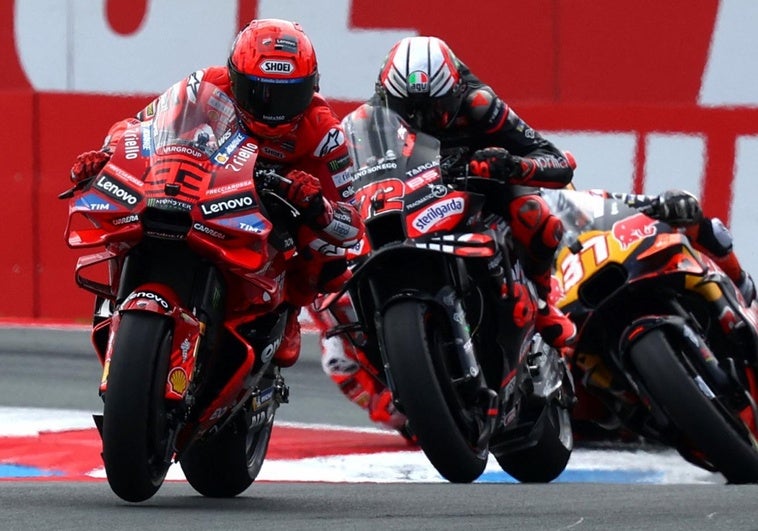 Caída de Álex Márquez, que regala medio Mundial a su hermano Marc, el ganador en Assen Caída de Álex Márquez, que regala medio Mundial a su hermano Marc, el ganador en Assen
