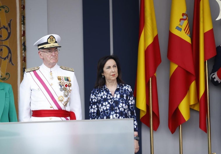 Robles mantiene la opacidad y anula la tradicional entrevista en TVE por el Día de las Fuerzas Armadas Robles mantiene la opacidad y anula la tradicional entrevista en TVE por el Día de las Fuerzas Armadas