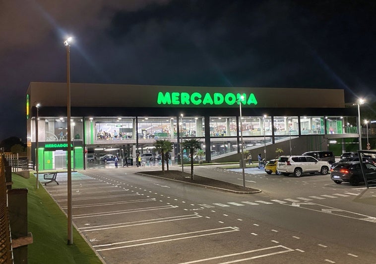 Un jubilado va a comprar a un Mercadona y se encuentra una bolsa con 20.000 euros: «Me asusté» Un jubilado va a comprar a un Mercadona y se encuentra una bolsa con 20.000 euros: «Me asusté»
