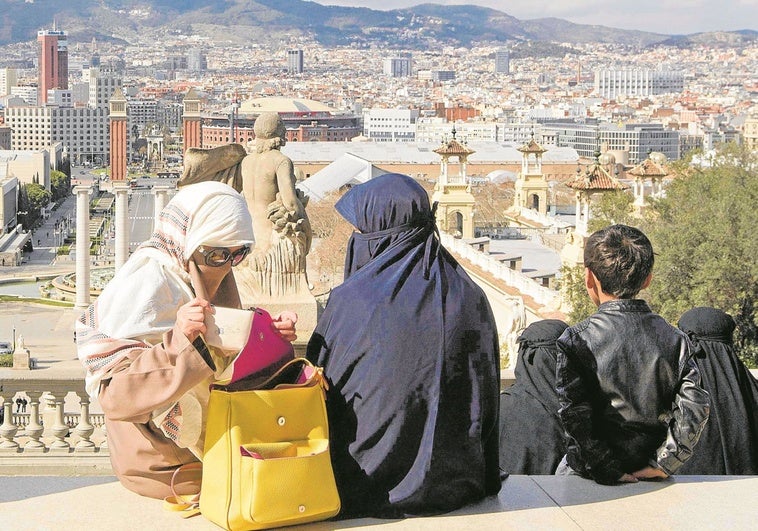 El Congreso del PP debatirá limitar el uso del burka en espacios públicos El Congreso del PP debatirá limitar el uso del burka en espacios públicos