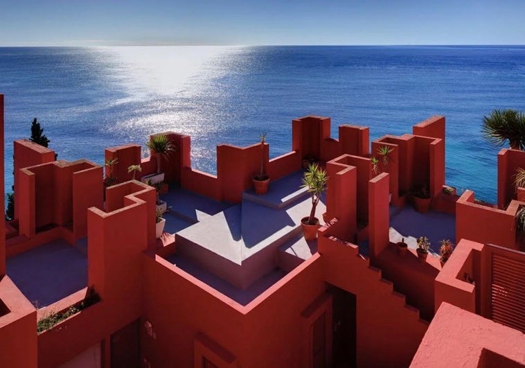 La escalera roja en la que se inspiró 'El juego del Calamar' está en un pueblo de la costa de Alicante La escalera roja en la que se inspiró ‘El juego del Calamar’ está en un pueblo de la costa de Alicante