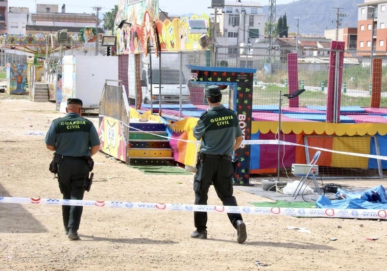 Dos detenidos por la muerte de la niña de dos años electrocutada en una feria de Murcia Dos detenidos por la muerte de la niña de dos años electrocutada en una feria de Murcia