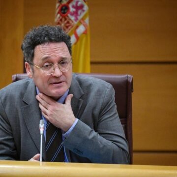 Manos Limpias mantiene abierta la vía Moncloa: pide que testifiquen Sánchez Acera y Óscar López