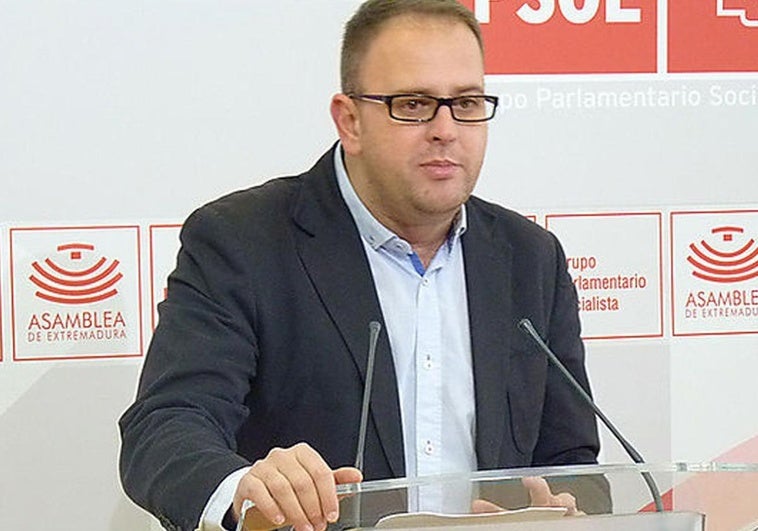 Un hombre fuerte del PSOE de Gallardo pide a Sánchez el adelanto electoral: «No esperaría a 2027» Un hombre fuerte del PSOE de Gallardo pide a Sánchez el adelanto electoral: «No esperaría a 2027»