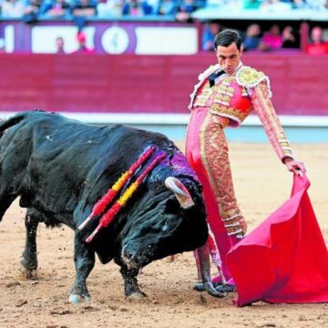 Borja Jiménez desoreja a un extraordinario toro de Victorino
