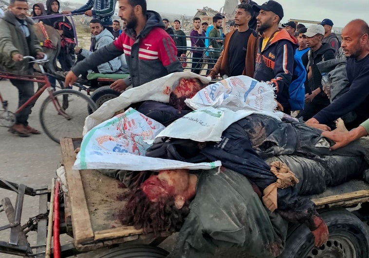 Las autoridades de Gaza acusan a Israel de matar a unos 25 palestinos durante una entrega de ayuda en Rafá Las autoridades de Gaza acusan a Israel de matar a unos 25 palestinos durante una entrega de ayuda en Rafá