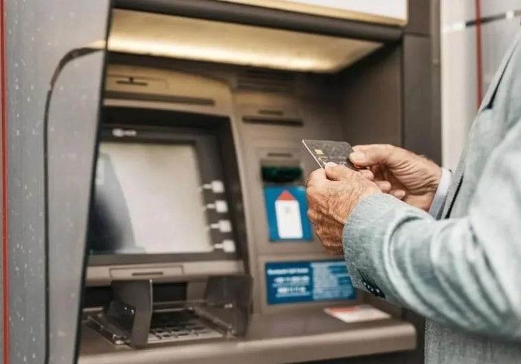 Fechas de pago de pensiones en junio: cuándo ingresan en Caixabank, Santander, ING, BBVA y otros bancos Fechas de pago de pensiones en junio: cuándo ingresan en Caixabank, Santander, ING, BBVA y otros bancos