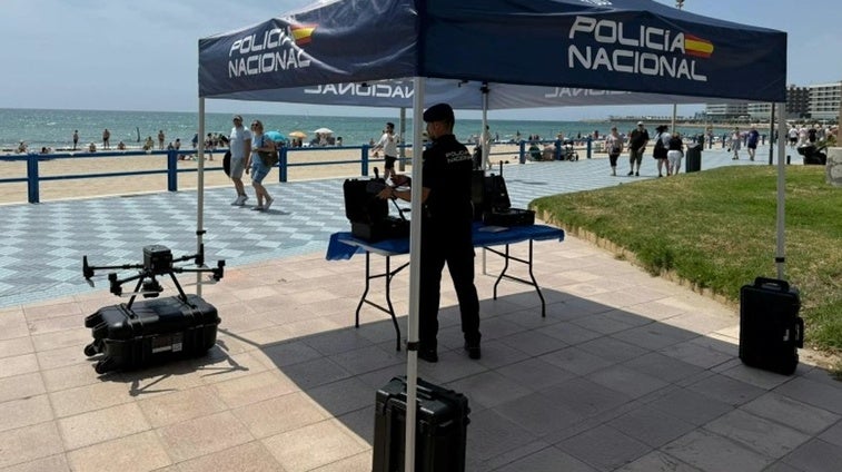 La Policía Nacional alerta: cuidado con los «ladrones mortadelo» que roban en las playas La Policía Nacional alerta: cuidado con los «ladrones mortadelo» que roban en las playas