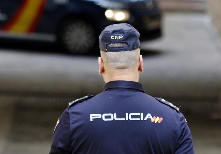 Un hombre se entrega a la Policía tras matar presuntamente a su expareja Un hombre se entrega a la Policía tras matar presuntamente a su expareja