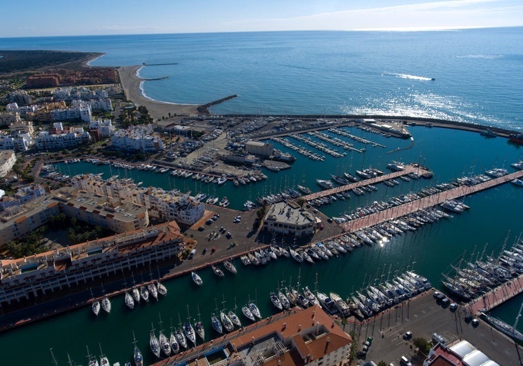 El rincón de Almería conocido como la 'pequeña Mónaco' por su puerto y casas de lujo El rincón de Almería conocido como la ‘pequeña Mónaco’ por su puerto y casas de lujo