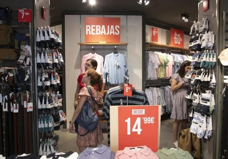 Cuándo empiezan las rebajas de verano en 2025: fecha en Zara, Mango, Pull & Bear, Bershka y otras Cuándo empiezan las rebajas de verano en 2025: fecha en Zara, Mango, Pull & Bear, Bershka y otras