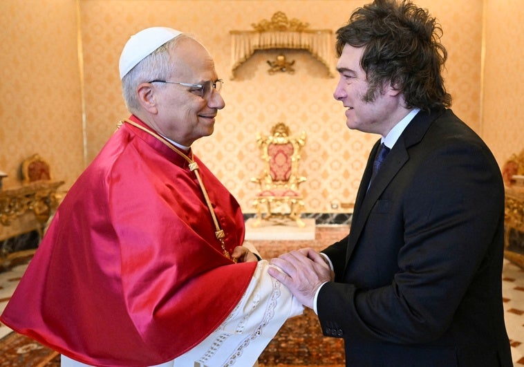 Javier Milei visita al Papa León y le regala libros del economista español Huerta de Soto Javier Milei visita al Papa León y le regala libros del economista español Huerta de Soto