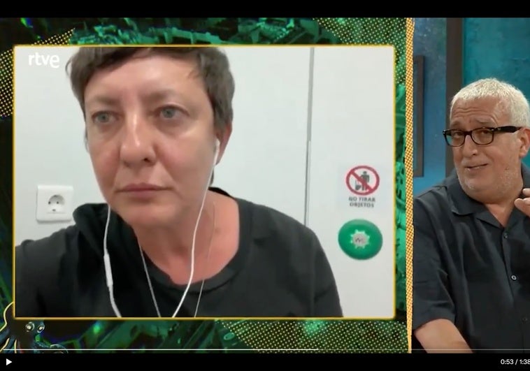 Eva Hache entra en directo en 'La revuelta' desde el baño de un AVE Eva Hache entra en directo en ‘La revuelta’ desde el baño de un AVE