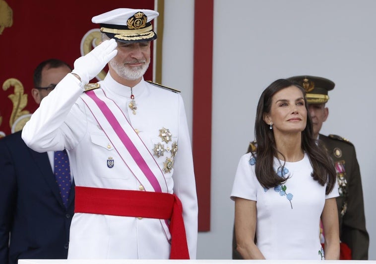 Tenerife se rinde ante las Fuerzas Armadas en un desfile aislado de la tensión política Tenerife se rinde ante las Fuerzas Armadas en un desfile aislado de la tensión política